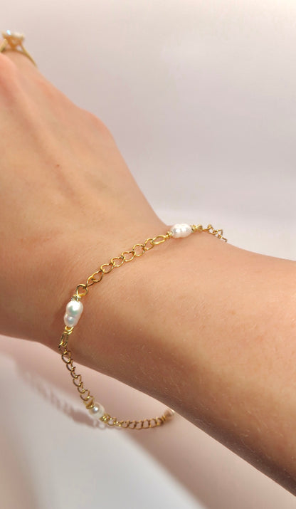 A little bit of pearl bracelet