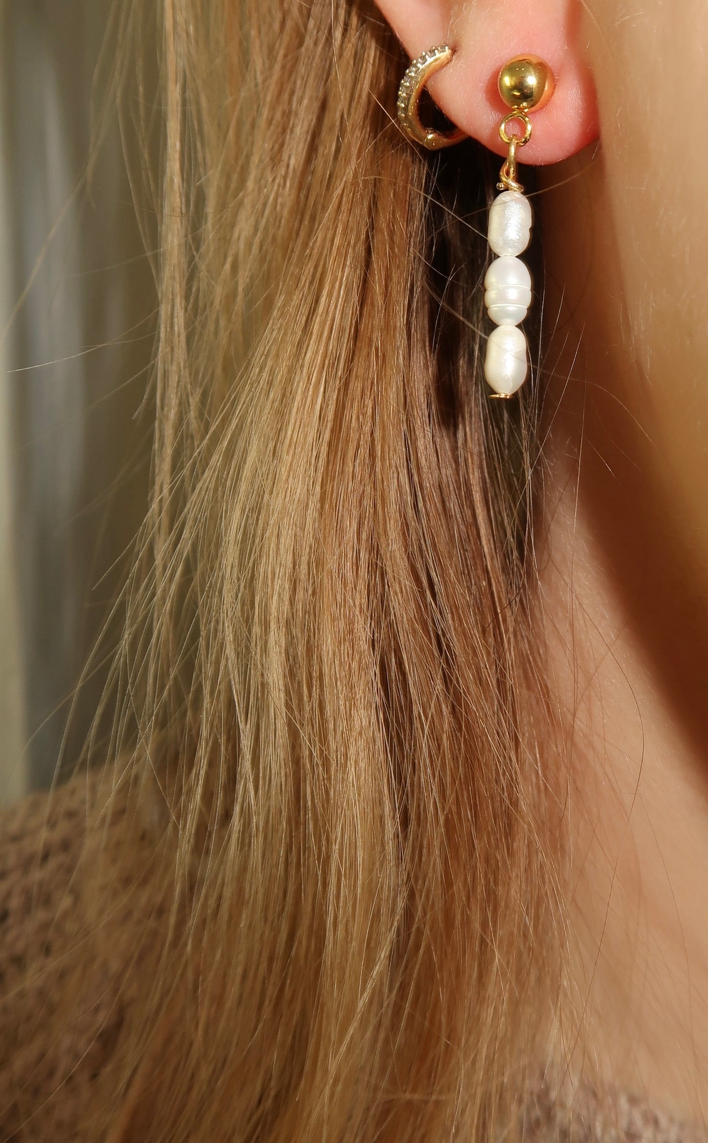 Triple pearl earring