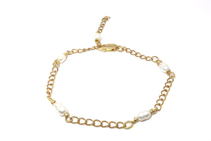 A little bit of pearl bracelet